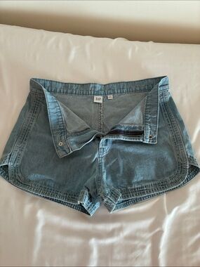 GAP Women's Medium Light Blue Denim Shorts